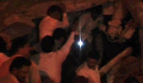 लक्ष्‍मीनगर में इमारत गिरी, पहली तस्‍वीरें