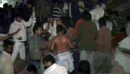 लक्ष्‍मीनगर में इमारत गिरी, पहली तस्‍वीरें