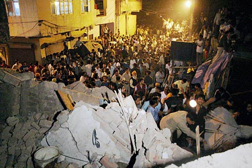 लक्ष्‍मीनगर में इमारत गिरी, पहली तस्‍वीरें