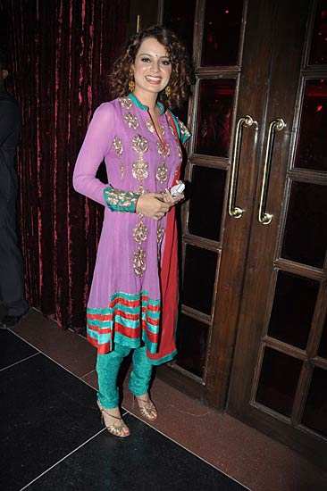 भारतीय परिधान में अभिनेत्रियां | सेंसर बोर्ड रहा मेहरबान