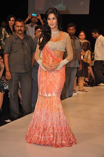 भारतीय परिधान में अभिनेत्रियां | सेंसर बोर्ड रहा मेहरबान