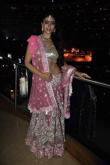 भारतीय परिधान में अभिनेत्रियां | सेंसर बोर्ड रहा मेहरबान