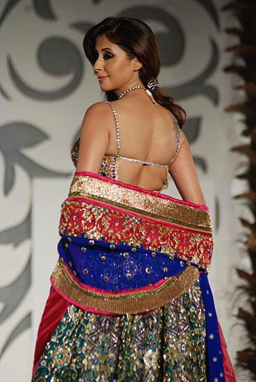 भारतीय परिधान में अभिनेत्रियां | सेंसर बोर्ड रहा मेहरबान