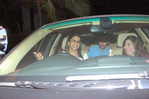 'गुजारिश' की स्‍क्रीनिंग में जुटे बॉलीवुड सितारे...