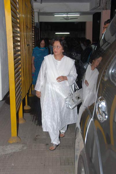 'गुजारिश' की स्‍क्रीनिंग में जुटे बॉलीवुड सितारे...