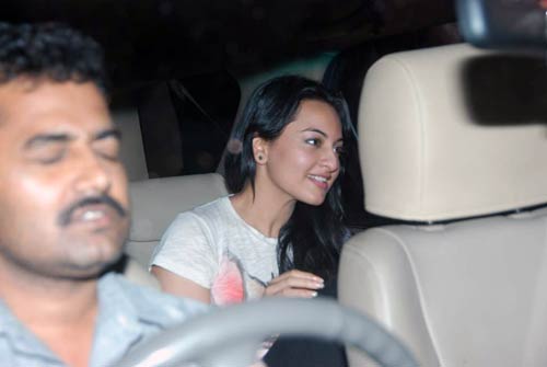 'गुजारिश' की स्‍क्रीनिंग में जुटे बॉलीवुड सितारे...