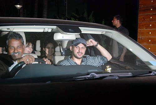 'गुजारिश' की स्‍क्रीनिंग में जुटे बॉलीवुड सितारे...