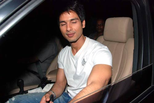 'गुजारिश' की स्‍क्रीनिंग में जुटे बॉलीवुड सितारे...