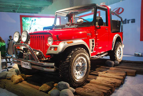 कारों की चमक-दमक बढ़ाने पहुंचे शाहिद कपूर