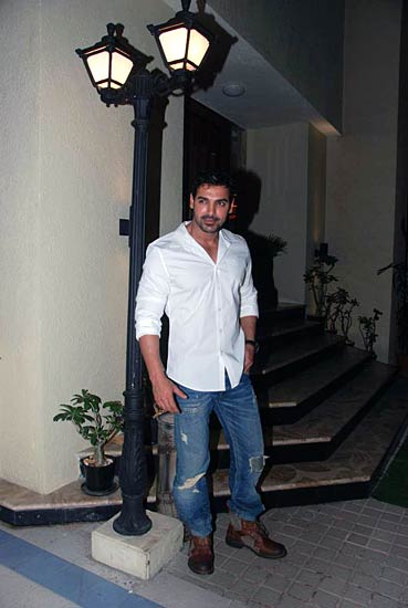 कबीर खान के जन्‍मदिन की पार्टी में सितारों का जलवा