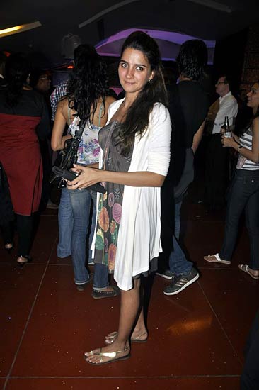 बॉलीवुड सितारों ने देखी 'गुजारिश'...