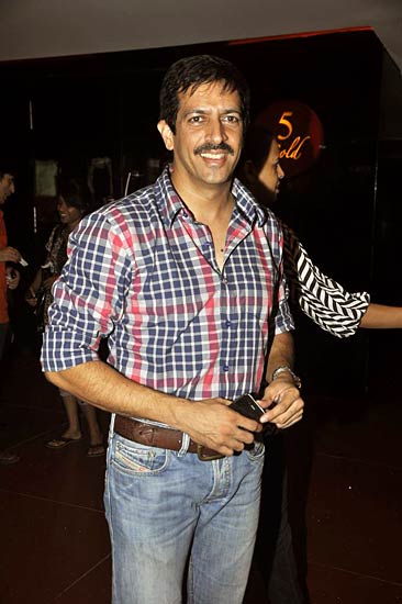 बॉलीवुड सितारों ने देखी 'गुजारिश'...