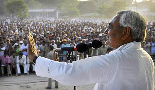 किसे मिलेगा ताज, किससे जनता है नाराज...
