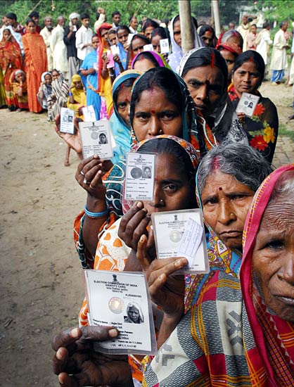 किसे मिलेगा ताज, किससे जनता है नाराज...