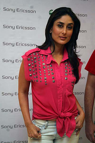 ब्रांड प्रमोशन करती सोनम और करीना । 'गोलमाल-3' की सफलता