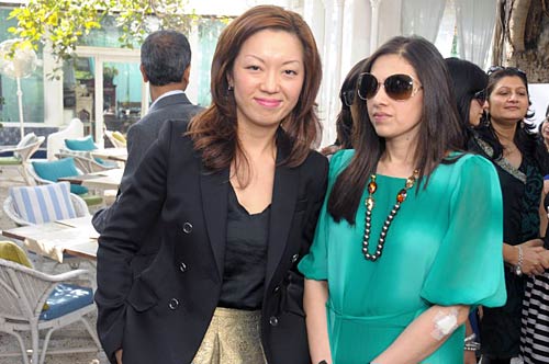 ब्रांड प्रमोशन करती सोनम और करीना । 'गोलमाल-3' की सफलता