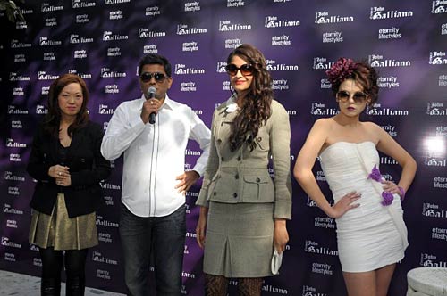 ब्रांड प्रमोशन करती सोनम और करीना । 'गोलमाल-3' की सफलता