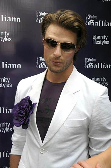 ब्रांड प्रमोशन करती सोनम और करीना । 'गोलमाल-3' की सफलता