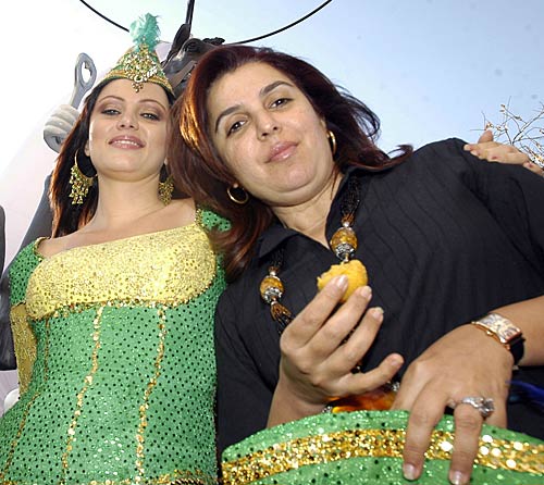 याना गुप्ता ने कहा, वो हैं 'नो-पैंटी' गर्ल  |    पढ़ें