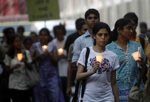 मुंबई के शहीदों को देशवासियों का नमन