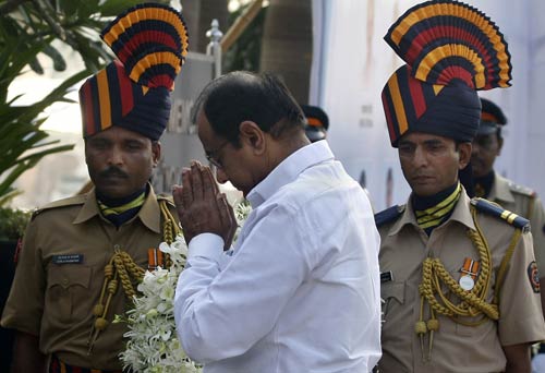 मुंबई के शहीदों को देशवासियों का नमन