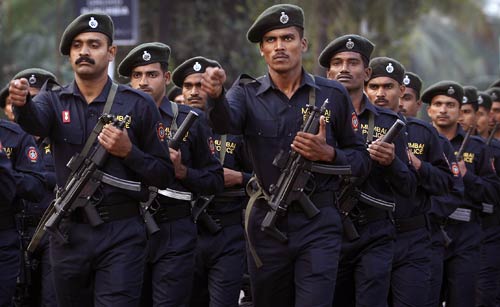 मुंबई के शहीदों को देशवासियों का नमन