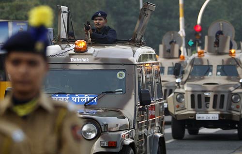 मुंबई के शहीदों को देशवासियों का नमन