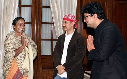 संसद पहुंचे आमिर खान, सांसदों से की मुलाकात