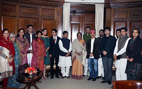 संसद पहुंचे आमिर खान, सांसदों से की मुलाकात