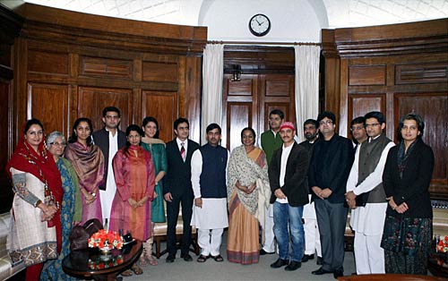 संसद पहुंचे आमिर खान, सांसदों से की मुलाकात