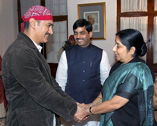 संसद पहुंचे आमिर खान, सांसदों से की मुलाकात