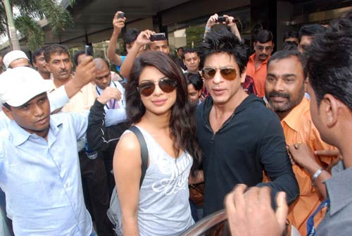 बर्लिन से लौटे शाहरुख और प्रियंका