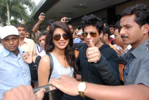 बर्लिन से लौटे शाहरुख और प्रियंका