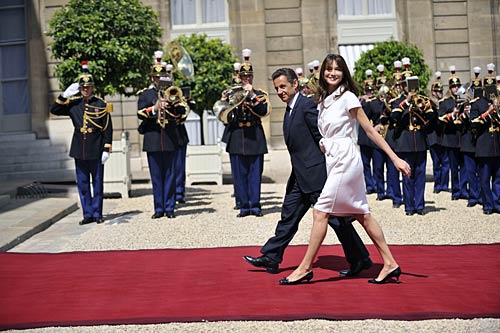 भारत दौरे पर ब्रूनी संग सरकोजी...| सरकोजी-‍ब्रूनी की प्रेम-कहानी