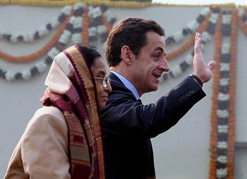 भारत दौरे पर ब्रूनी संग सरकोजी...| सरकोजी-‍ब्रूनी की प्रेम-कहानी