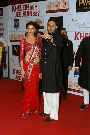 फिल्‍म 'खेलें हम जी जान से' का प्रीमियर | दीपिका के जलवे