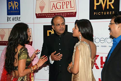 फिल्‍म 'खेलें हम जी जान से' का प्रीमियर | दीपिका के जलवे