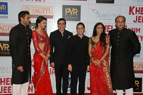 फिल्‍म 'खेलें हम जी जान से' का प्रीमियर | दीपिका के जलवे