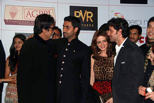 फिल्‍म 'खेलें हम जी जान से' का प्रीमियर | दीपिका के जलवे