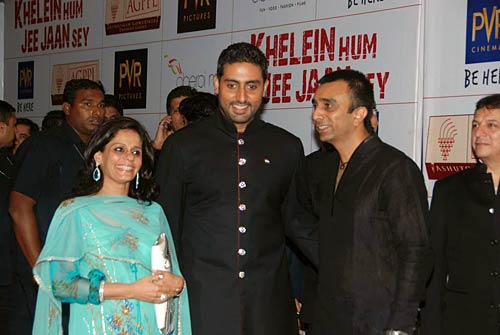 फिल्‍म 'खेलें हम जी जान से' का प्रीमियर | दीपिका के जलवे