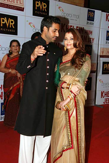 फिल्‍म 'खेलें हम जी जान से' का प्रीमियर | दीपिका के जलवे