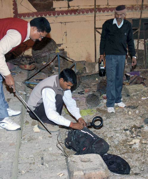 बनारस में हुए ब्‍लास्‍ट की तस्‍वीरें | घाटों का शहर