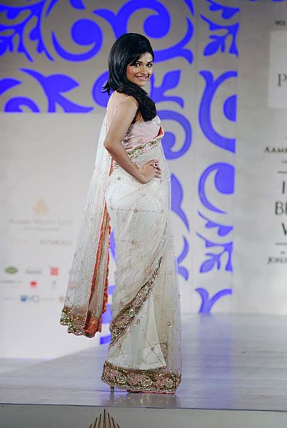 'फैशन' की नज़र से 'साल 2010' | फैशन की दीवानी सुंदरियां