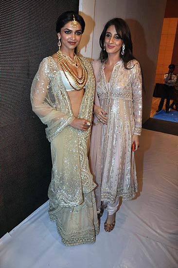 'फैशन' की नज़र से 'साल 2010' | फैशन की दीवानी सुंदरियां