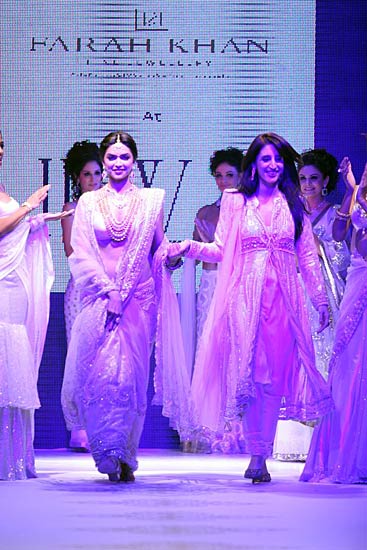 'फैशन' की नज़र से 'साल 2010' | फैशन की दीवानी सुंदरियां