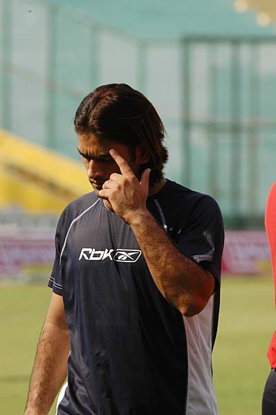 बदले बदले से धोनी नजर आते हैं