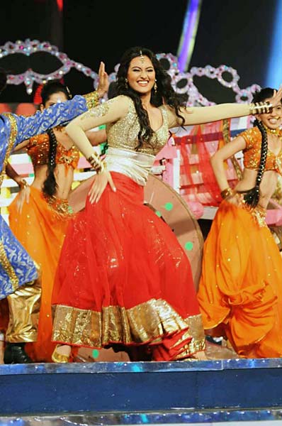 24 की हुई 'रज्‍जो' | बॉलीवुड की सबसे सेक्‍सी दुल्‍हन