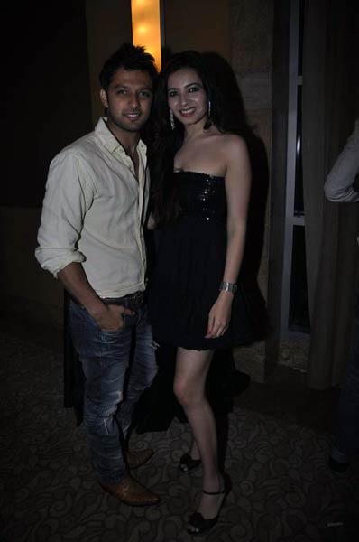 रैंप पर बिकनी मॉडल्‍स | 'सात खून...' में प्रियंका