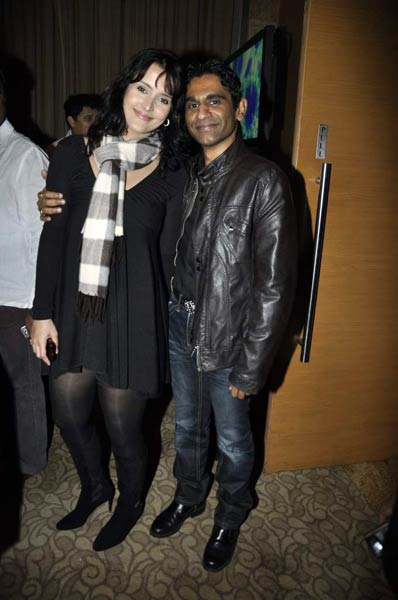 रैंप पर बिकनी मॉडल्‍स | 'सात खून...' में प्रियंका