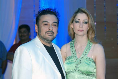 रैंप पर बिकनी मॉडल्‍स | 'सात खून...' में प्रियंका